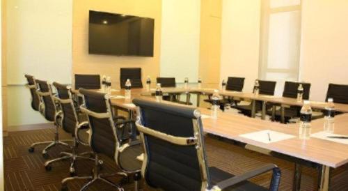 TV a/nebo společenská místnost v ubytování Hotel Zamburger Bangsar (Previously Koptown Hotel Bangsar)