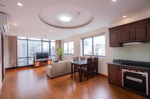 Køkken eller tekøkken på Sakamoto 1 Apartments Kim Ma by XÔI Residences