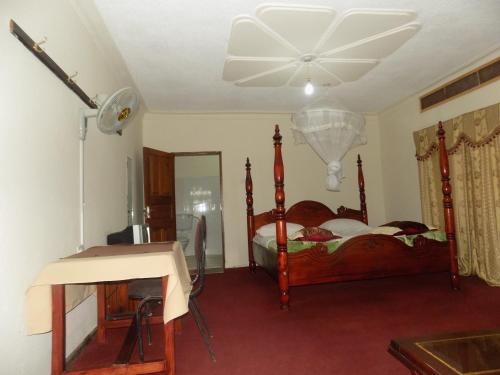 Postel nebo postele na pokoji v ubytování Townview Hotel Mubende