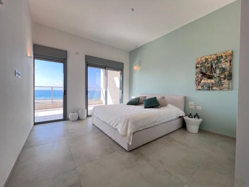 Giường trong phòng chung tại Galim Penthouse