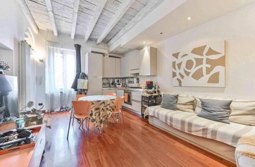 NoLo - Top Floor Bright Apartment - Metro Pasteur