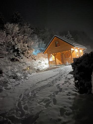 Chatka Dziadka Sudety - niedaleko Czarna Góra trong mùa đông