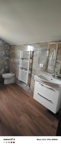 Phòng tắm tại OSTERIA IL BECCO FINE affittacamere