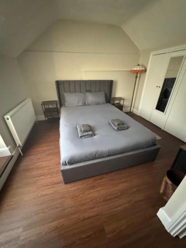 a bedroom with a bed with two towels on it at Timeless Spacious 1bedroom Duplex apartment with balcony in Shoreditch in London