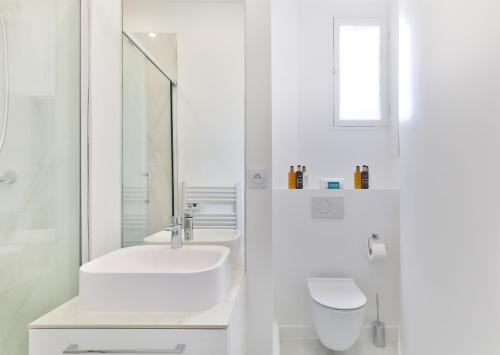 UrbanFlat 126 - Grand Appartement Parisien dans le centre