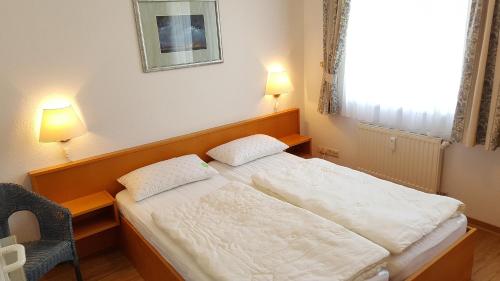 Ingeborg - 03-27 photo 4