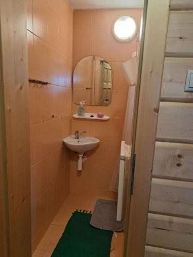 Et badeværelse på Chata Pod Dlhou malá Podbanské