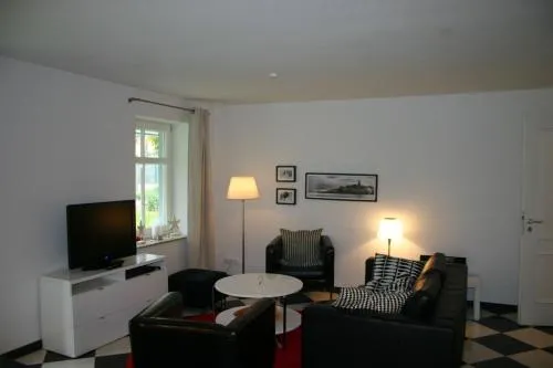 Josephine - 41-02 photo 1