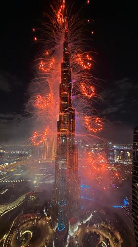 Private room in BURJ KHALIFA facing 3BR luxury apartment in Downtown Near Dubai Mall Metro