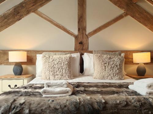 En eller flere senge i et værelse på Valley View Barn