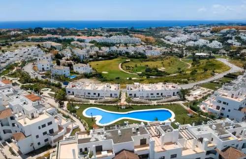 Luxury apartment Sunset Golf with spacious private garden & seaview