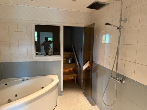 Et badeværelse på Villa Jokiranta