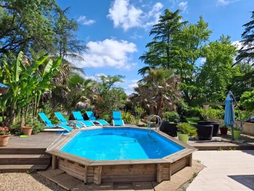 Piscina a longere de charme o a prop