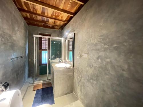 Phòng tắm tại Lagoon House Rekawa