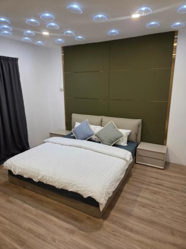 Llit o llits en una habitació de Ivans Villa