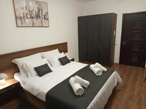 a bedroom with a large bed with towels on it at Studio Kath&Darc in Ruse