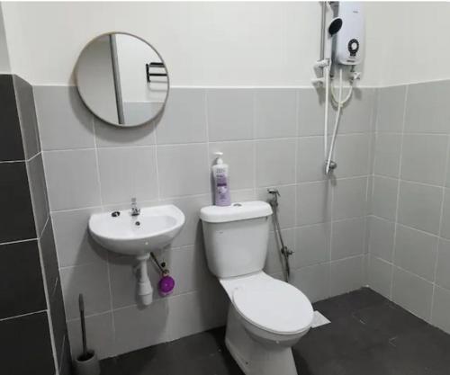 Koupelna v ubytování PD D'Serambi Homestay 4R5B 13 Pax