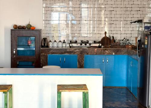 a kitchen with blue cabinets and a blue counter top at Private Farm Villa With Plunge Pool, Bir Billing - Rishi Casa Blu in Bīr