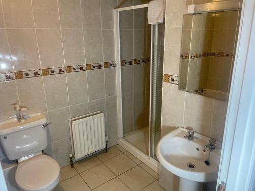 Et badeværelse på Causeway Holiday Homes