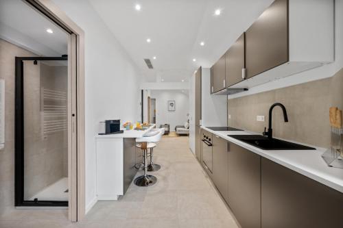 Charmant deux pièces rénové au coeur de la vieille ville AC