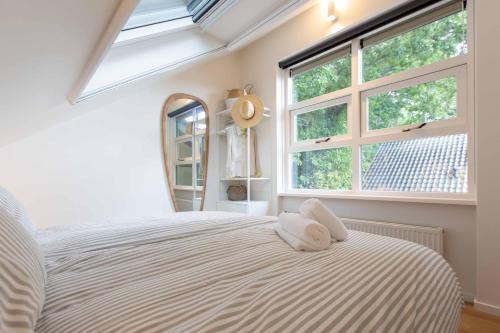 Postel nebo postele na pokoji v ubytování 8atsea Deluxe Dune Villa Schoorl