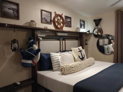 Giường trong phòng chung tại Apartment near Grace Bay Beach