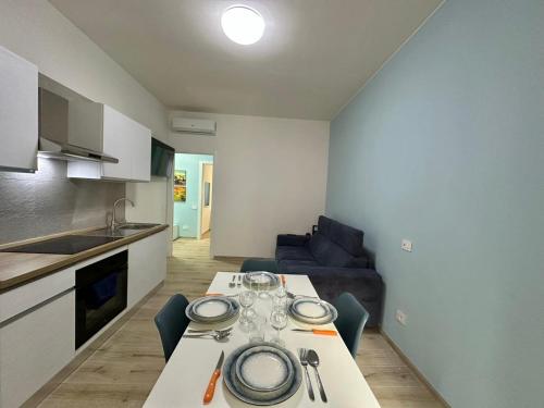 Lucania Azzurra Apartment, Elegante e Confortevole, con Metro M3 sotto casa, collegamento diretto a Duomo di Milano e Stazione Centrale