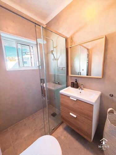 a bathroom with a shower and a sink at Maty's Place in Mafra