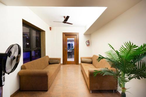 Khu vực ghế ngồi tại Hotel O Shivprabha