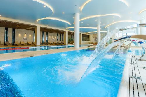 Polanki Aqua SUNRISE - Basen fitness bawialnia