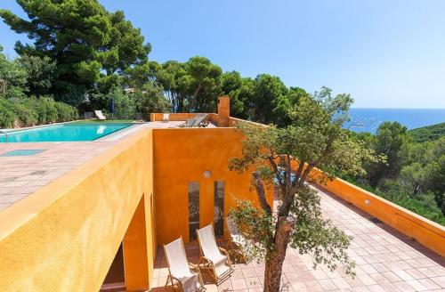 Large vacation home in Sa Tuna, 6 bedrooms