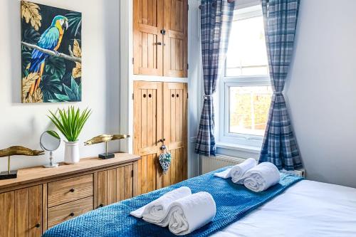 a bedroom with a bed with towels on it at The Knavesmire - Quaint Victorian Home - Free Parking - Pet Friendly in York