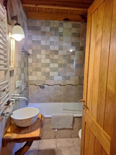 Koupelna v ubytování Parajes del Lejano sur Cabaña El Choique
