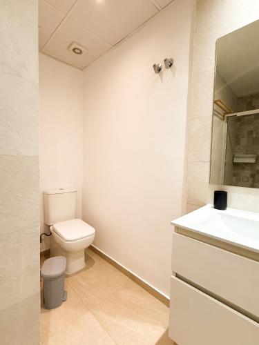 a bathroom with a toilet and a sink at Genesis-Loft San Enrique 20 in Madrid