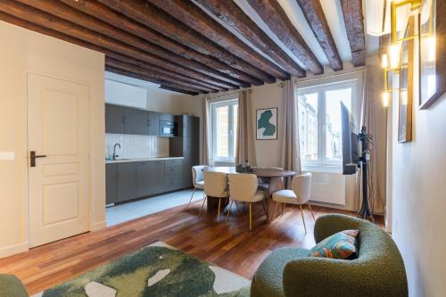 Heart of Paris - Spacious 3-Bedroom Air-Conditione