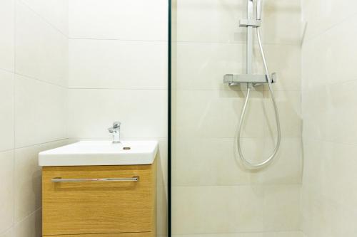 Heart of Paris - Spacious 3-Bedroom Air-Conditione