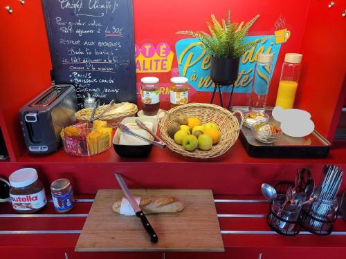 a counter with a table with a basket of fruit at hotelF1 Evry A6 in Evry-Courcouronnes