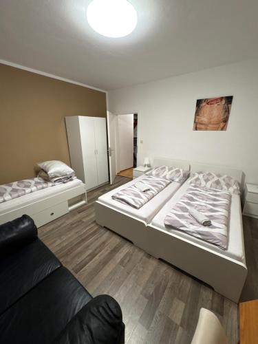 a bedroom with two beds and a couch in it at Heurigenbar in Feldkirchen an der Donau