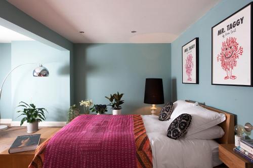 a bedroom with a large bed with pillows on it at Stylish-Luxury Seaside Flat on Georgian Square in Hastings