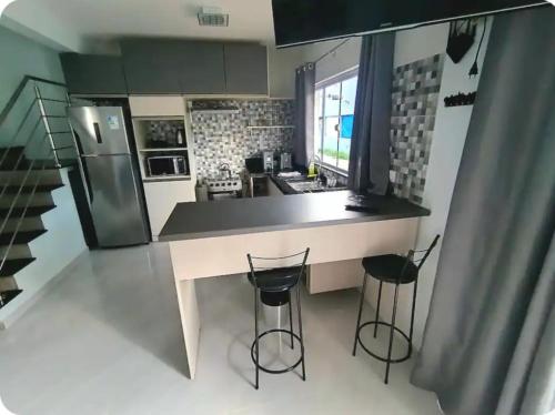 Nhà bếp/bếp nhỏ tại Sobrado 3 Condomínio Sobre as Ondas, 4min a pe da Praia