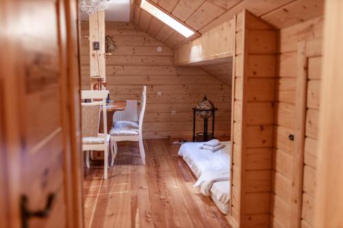 a room with a bed and a table and chairs at VIOLETTA in Slavske