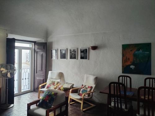 a living room with two chairs and a table at Casa Terra & Cal in Moura