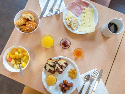 Jídlo v hotelu nebo okolí