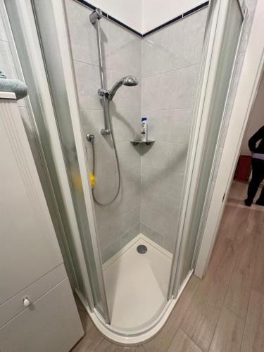 Et badeværelse på RESIDENCE BIANCOVERDE