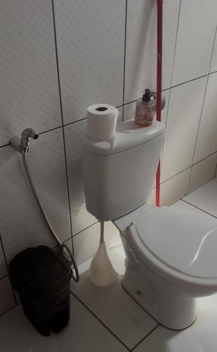 a bathroom with a toilet with a roll of toilet paper at Apto garagem incluso in Marabá