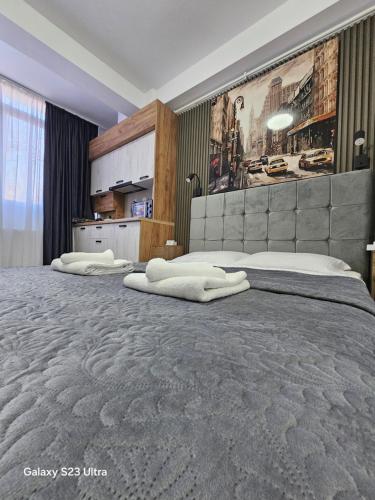 a bedroom with two beds with white towels on them at AchiDav 135 in Onești