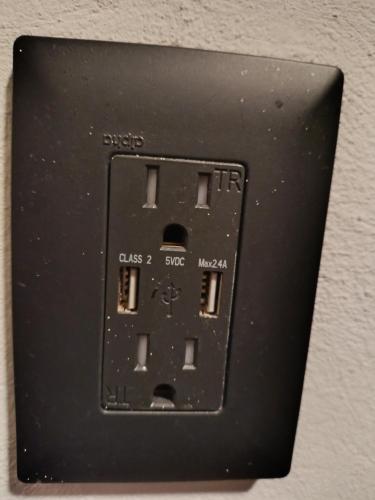 a black light switch on a wall at Alojamiento centrico visita ciudad de Mexico in Mexico City