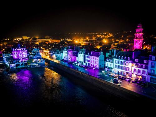 Udsigt til Landerneau eller udsigt til byen taget fra feriehuset