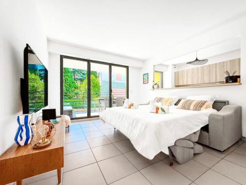 Terranova Cannes Terrace Accommodation