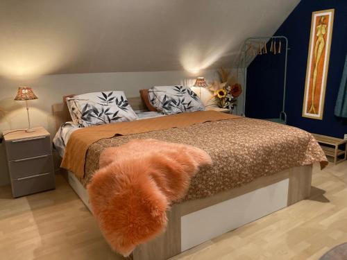 a bedroom with a bed with an orange furry animal on it at Appartementen Elzentuin in Oud-Beijerland